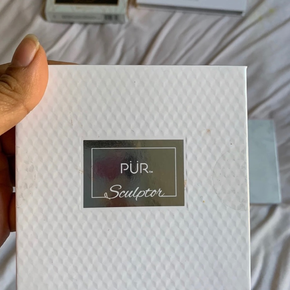 Pur cosmetics bundle - Picture 4 of 8